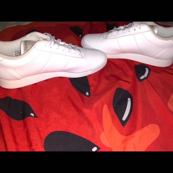 White Reebok shoes - Picture 7 of 8